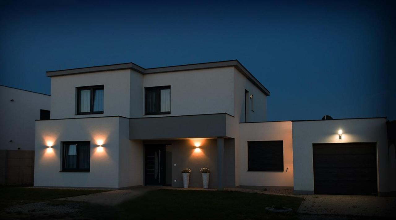 Guesthouse Парндорф Екстер'єр фото